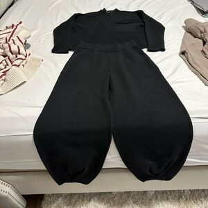 Women's Black barrel leg sweatpants and knit sweatshirt